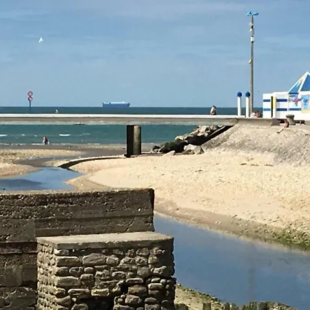 Sur Digue Proche De La Avec Wifi